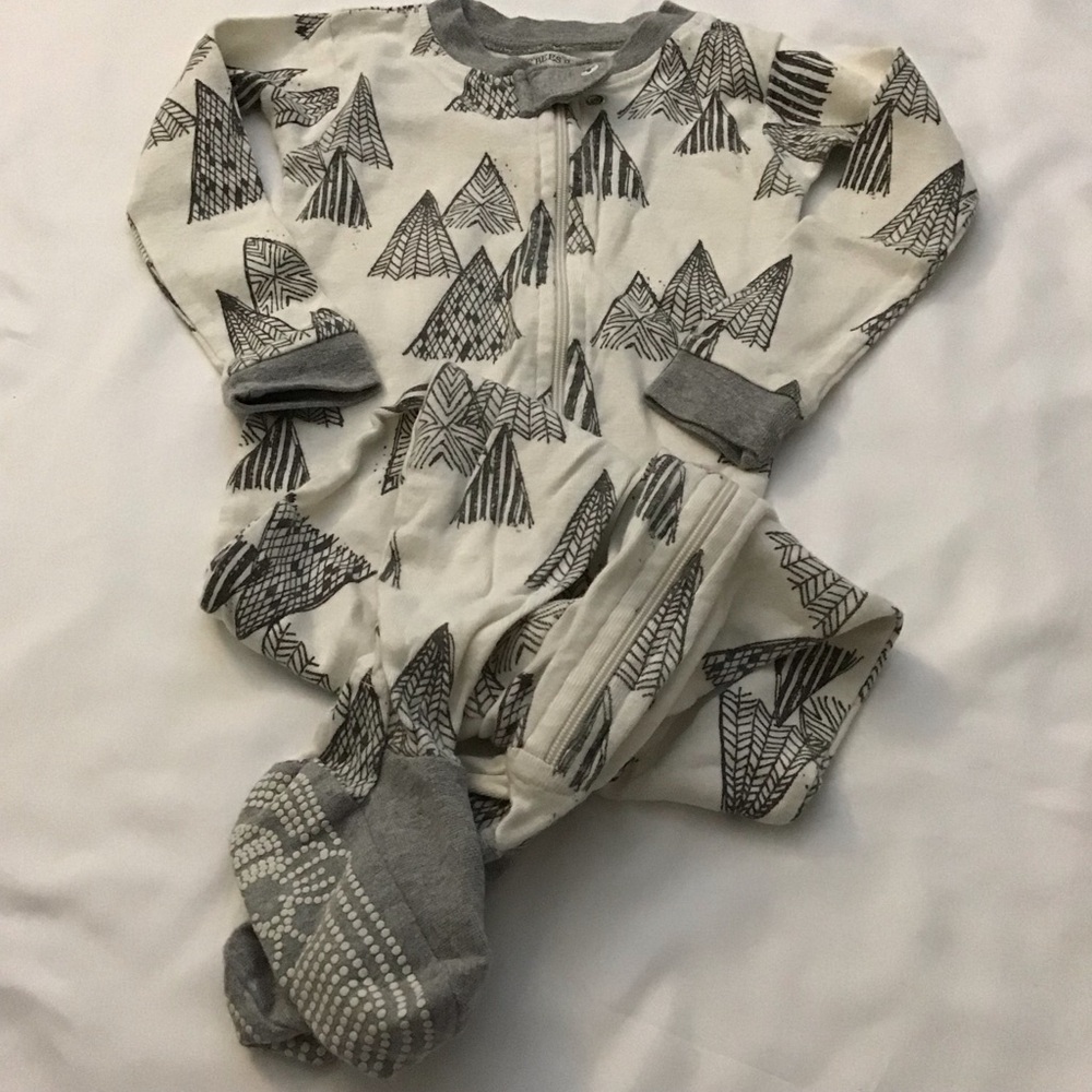 (Like new) Burts Bees Baby Zip Up Tree Print Pajamas
